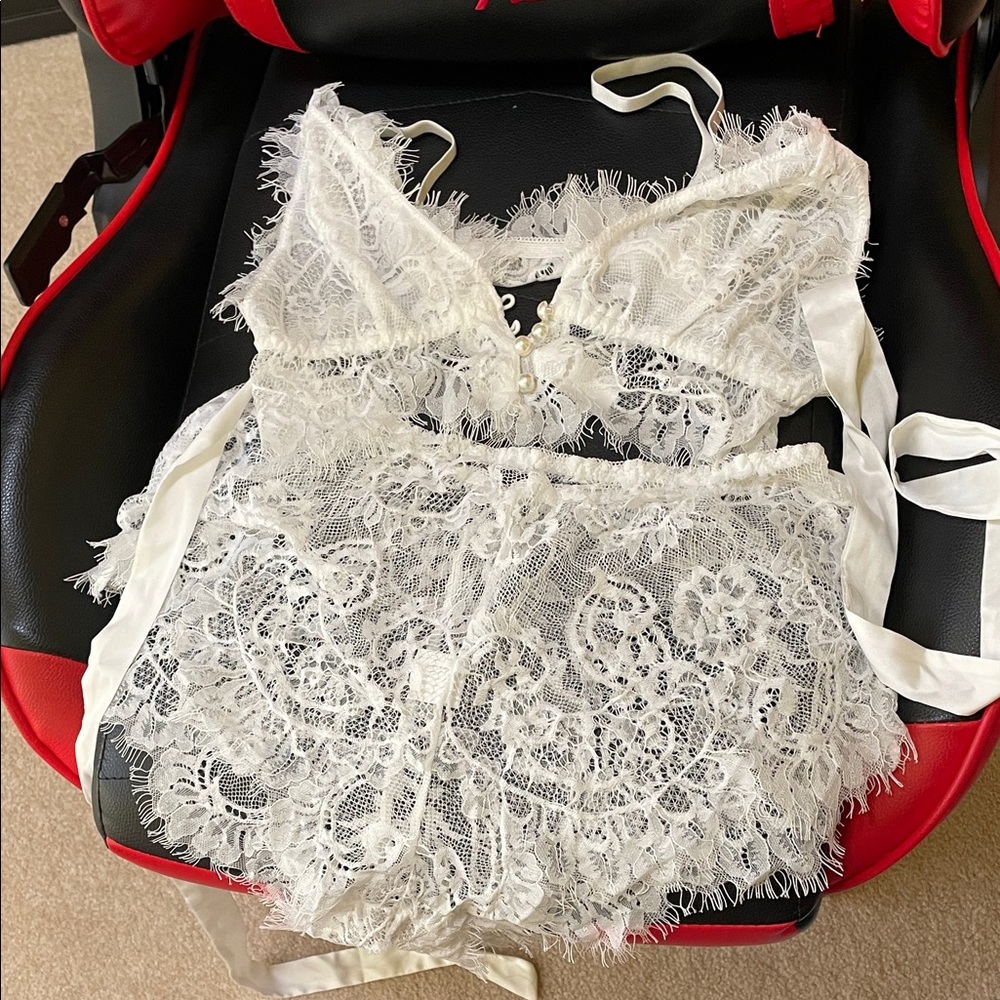 Elegant White Lace Lingerie Set